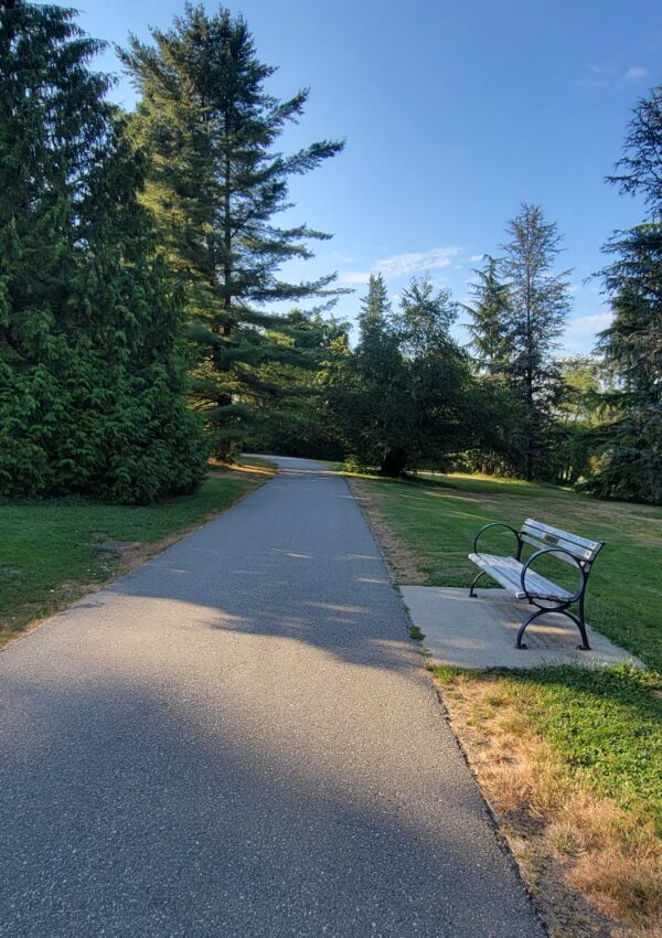 WALKING TRAIL IN QUEENS PARK, NEW WESTMINSTER