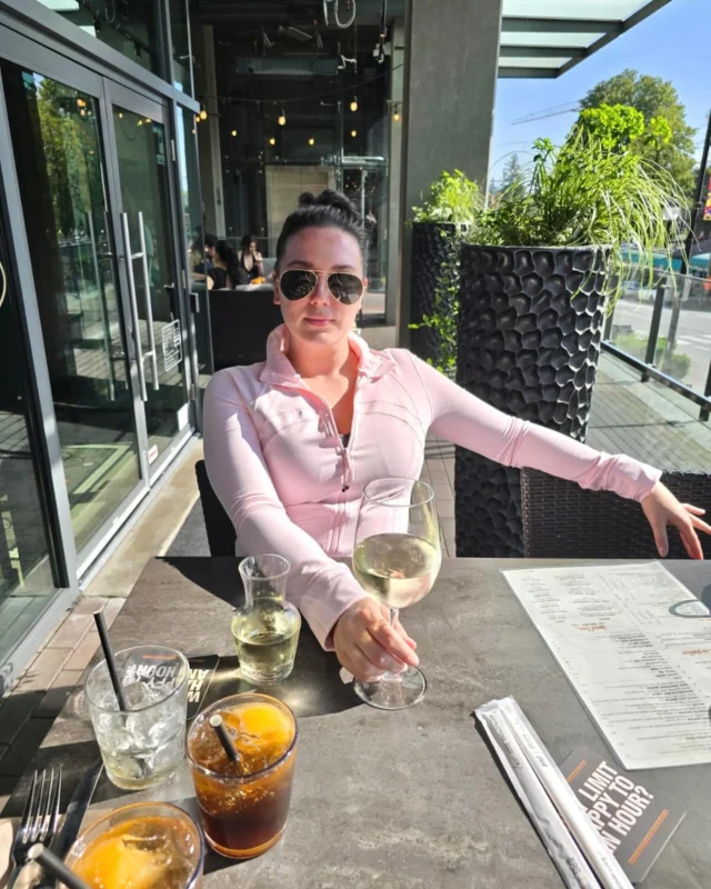 Because sunny days call for clinking glasses 🥂